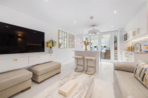 Ashurst Gardens, Tulse Hill, London SW2 1 bed flat for sale