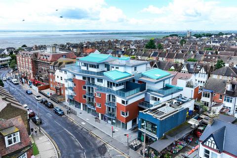 St Clements Gate, Broadway, Leigh