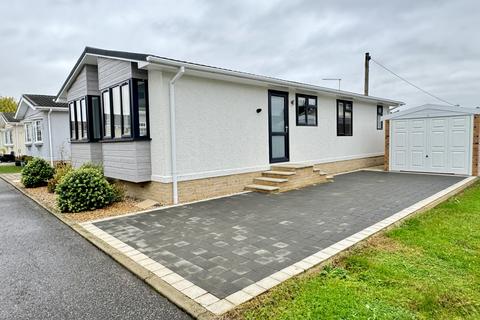 Ely, Cambridgeshire, CB6 2 bed park home for sale