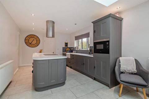 North End Drive, Doncaster DN5 4 bed house for sale