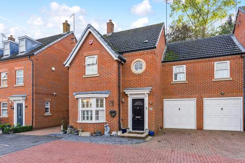 4 bedroom link detached house for sale