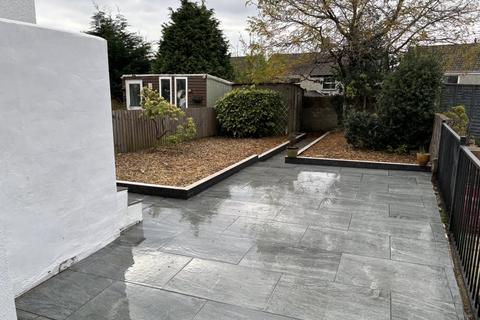 Derwendeg Avenue, Blackwood, NP12 3 bed semi
