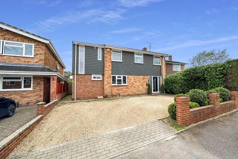 Lambs Close, Dunstable LU5 4 bed link detached house for sale