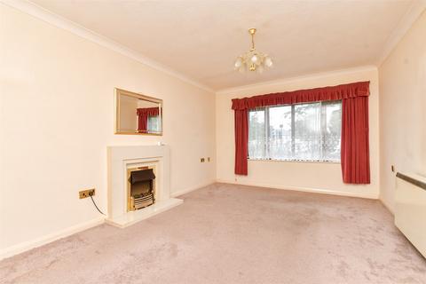 Wickham Road, Shirley, Croydon, Surrey 2 bed ground floor flat for sale