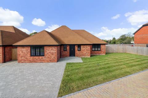 Kestrels View, Hailsham BN27 3 bed detached bungalow for sale