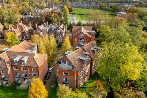 The Avenue, York, North Yorkshire, YO30 3 bed apartment for sale