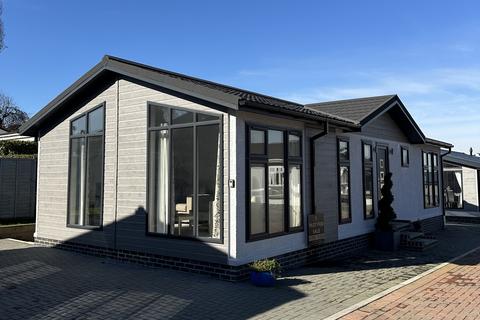 Cheltenham, Gloucestershire, GL50 2 bed park home for sale