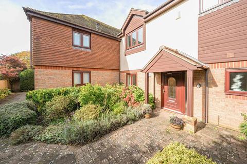 Lavant Road, Bernardsgate, PO19 2 bed ground floor flat for sale