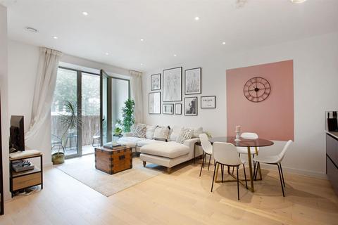 Balham High Road, London, SW17 2 bed apartment for sale