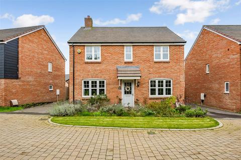 Longden Close, Andover 4 bed detached house for sale