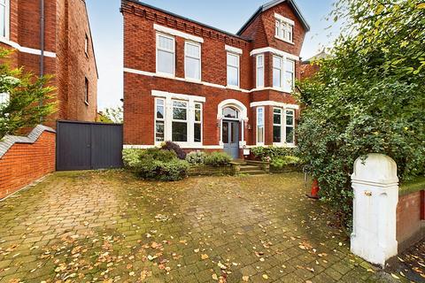 Liverpool Road, Southport PR8 6 bed detached house for sale