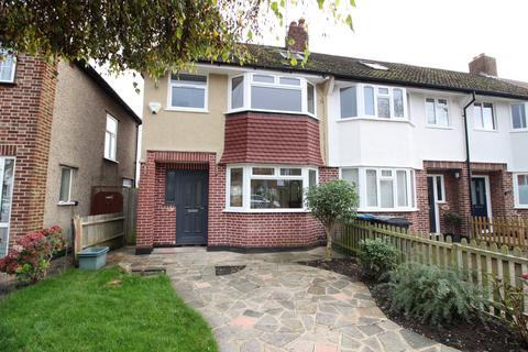 Kingshill Avenue, Worcester Park KT4 3 bed semi