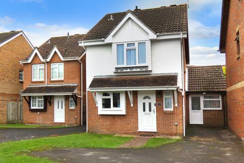 3 bedroom link detached house for sale