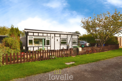 Humberston Fitties, Humberston DN36 2 bed chalet for sale