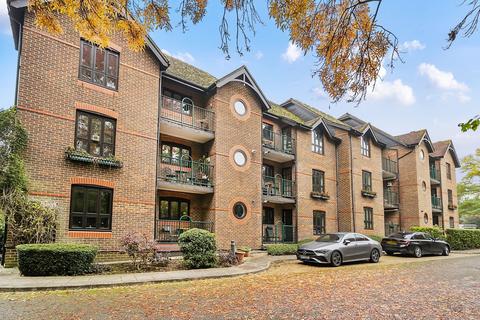 Sheet Street, Regent Court Sheet... 2 bed apartment for sale
