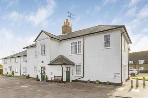 Barnside Court, Welwyn Garden City, AL8 2 bed flat for sale