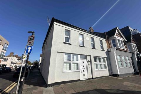 London Road, Essex SS0 1 bed flat for sale
