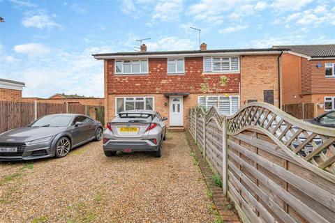 Lunsford Lane, Larkfield, Aylesford 3 bed semi