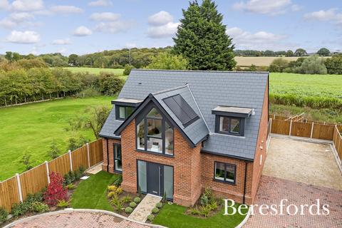 Totternhoe Place, North Drive, CM13 4 bed detached house for sale