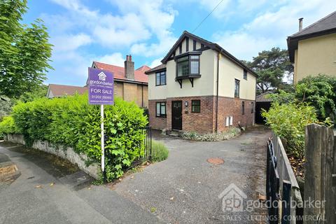 Brackendale Road, Bournemouth BH8 4 bed detached house for sale