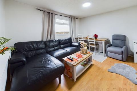 Lansbury Road, Crawley RH11 2 bed flat for sale