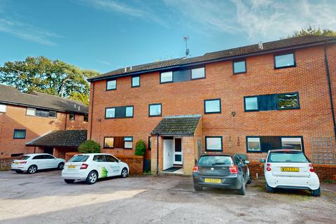 Balmoral Court, King George Close 2 bed ground floor flat for sale