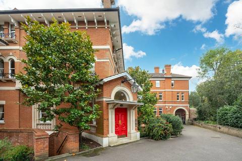 The Downs, Wimbledon, London, SW20 2 bed flat for sale