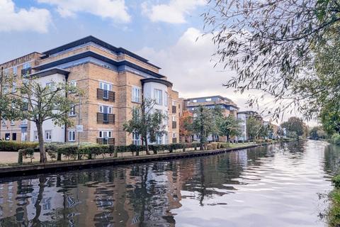 Ovaltine Court, Kings Langley, WD4 2 bed apartment for sale
