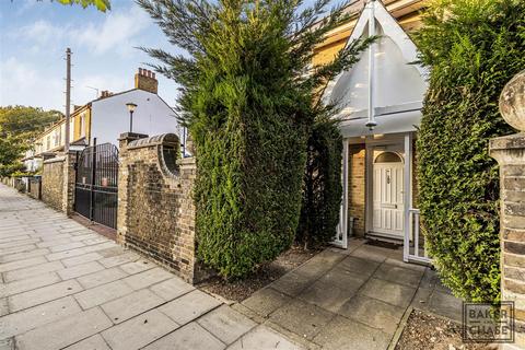 Gordon Road, Enfield EN2 2 bed flat for sale