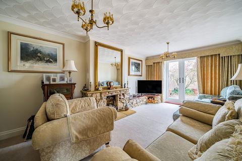 Roman Road, Basingstoke, RG23 8HE 2 bed semi