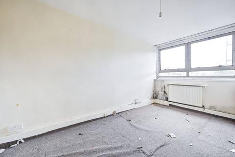 3 bedroom flat for sale