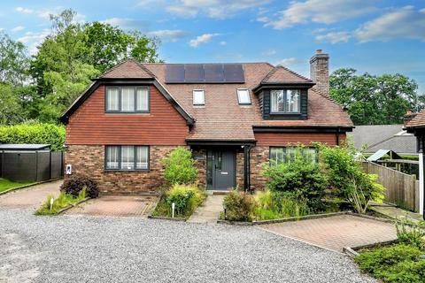 Chequer Close, Loxwood, RH14 5 bed detached house for sale