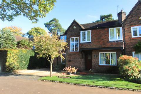 Oatlands Close, Weybridge, Surrey, KT13 4 bed semi