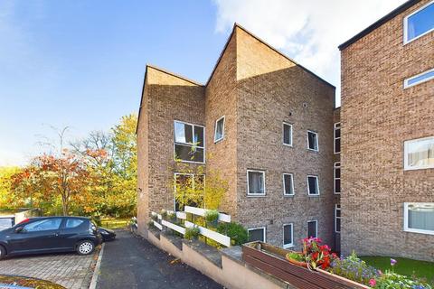 Frizley Gardens, Bradford 2 bed flat for sale