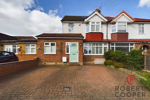 5 bedroom semi-detached house for sale