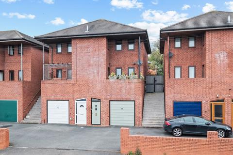 Tolladine Road, Worcester, WR4 9AZ 3 bed semi