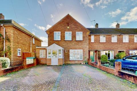 6 bedroom semi-detached house for sale