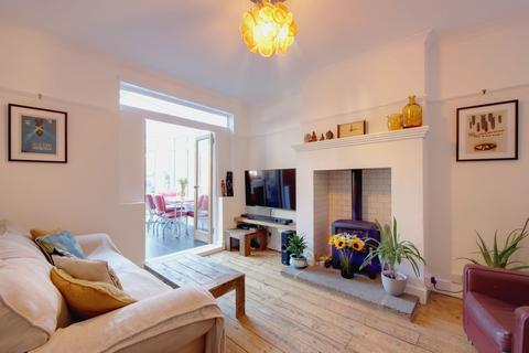 Villiers Road, Watford, WD19 4 bed chalet for sale