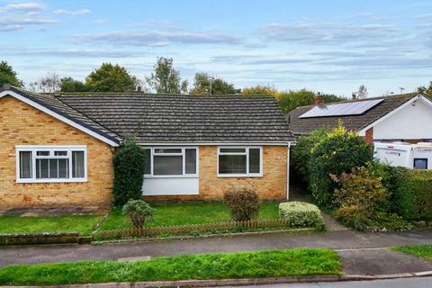 Eardley Avenue, Andover, SP10 3ND 3 bed semi