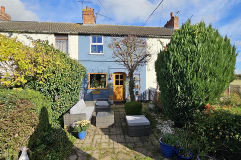 Main Road, Barnstone, Nottinghamshire 3 bed terraced house for sale