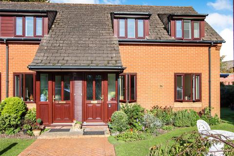 New Street, Lymington, Hampshire, SO41 2 bed apartment for sale