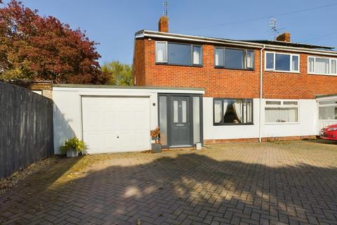 Packers Hill, Upton upon Severn... 3 bed semi