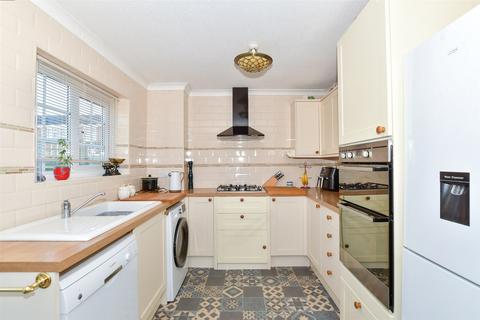 Whitebeam Drive, Coxheath, Maidstone... 3 bed semi
