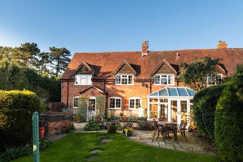 Walton, Warwick, Warwickshire, CV35 4 bed village house for sale