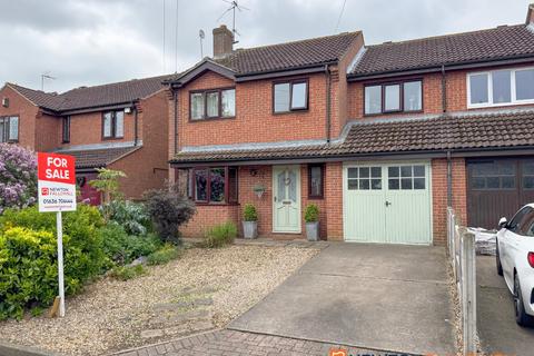 4 bedroom semi-detached house for sale