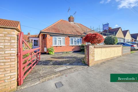 Wallace Crescent, Chelmsford, CM2 2 bed bungalow for sale