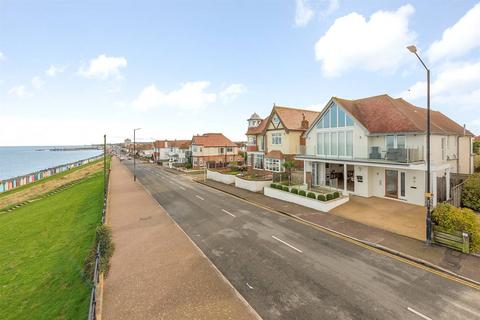 Western Esplanade, Herne Bay 2 bed ground floor flat for sale