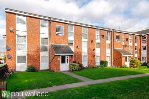 Clyfton Close, Wormley, Broxbourne 2 bed apartment for sale