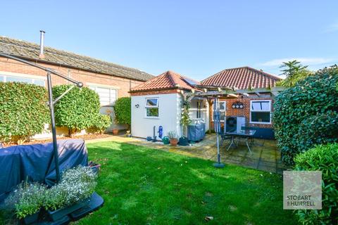 High Street, Great Yarmouth NR29 2 bed detached bungalow for sale