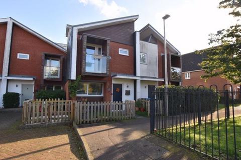 Papworth Close, Newport Pagnell 2 bed terraced house for sale